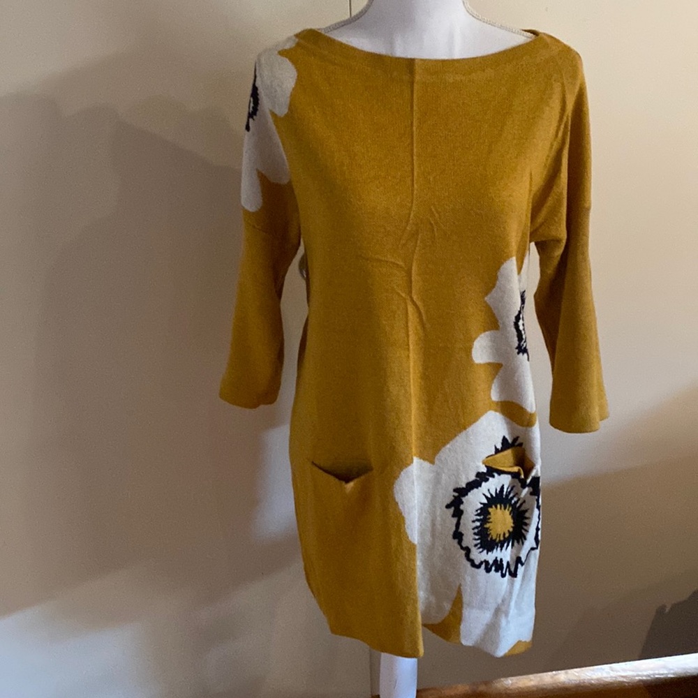 Anthropologie exclusive - tunic worn 1 time. Nice thick cotton sweater materisl